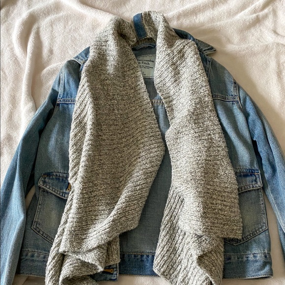 ABERCROMBIE JEAN JACKET WITH ATTACHED SWEATER!!!